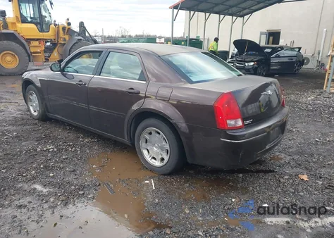 2005 Chrysler 300 Touring z USA, uszkodzony, nr VIN 2C3AA53G35H136279